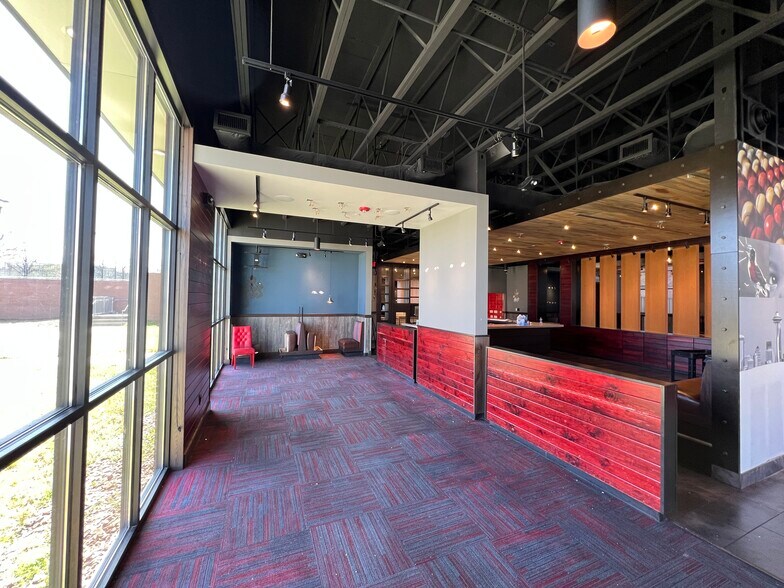 More Photos Of 1762 Galleria Blvd, Franklin Restaurant For Lease