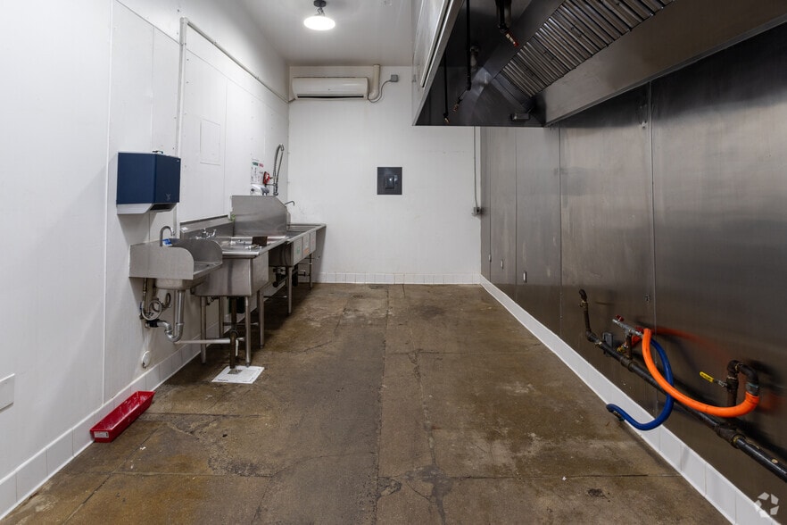 More Photos Of 1840-1842 W Washington Blvd, Los Angeles Warehouse For Lease