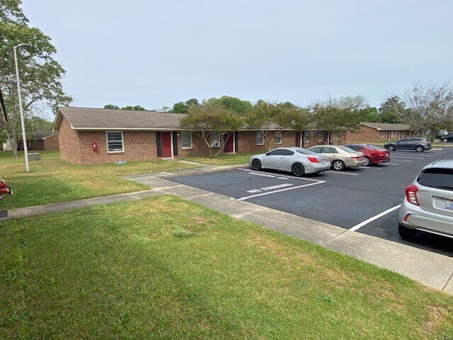 More Photos Of 1133-1144 Berkshire Rd, Fayetteville Apartments For Sale