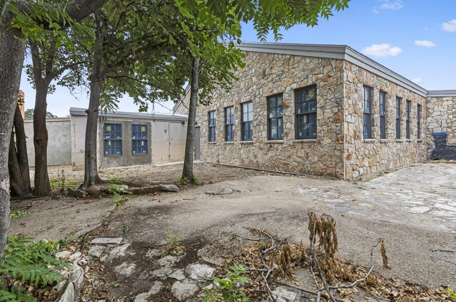 More Photos Of 24116 W Interstate 10, San Antonio General Retail For Sale