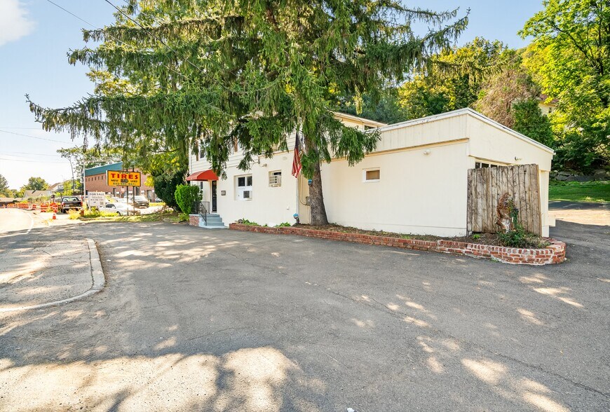 More Photos Of 153 Route 9W, Haverstraw Veterinarian Kennel For Sale