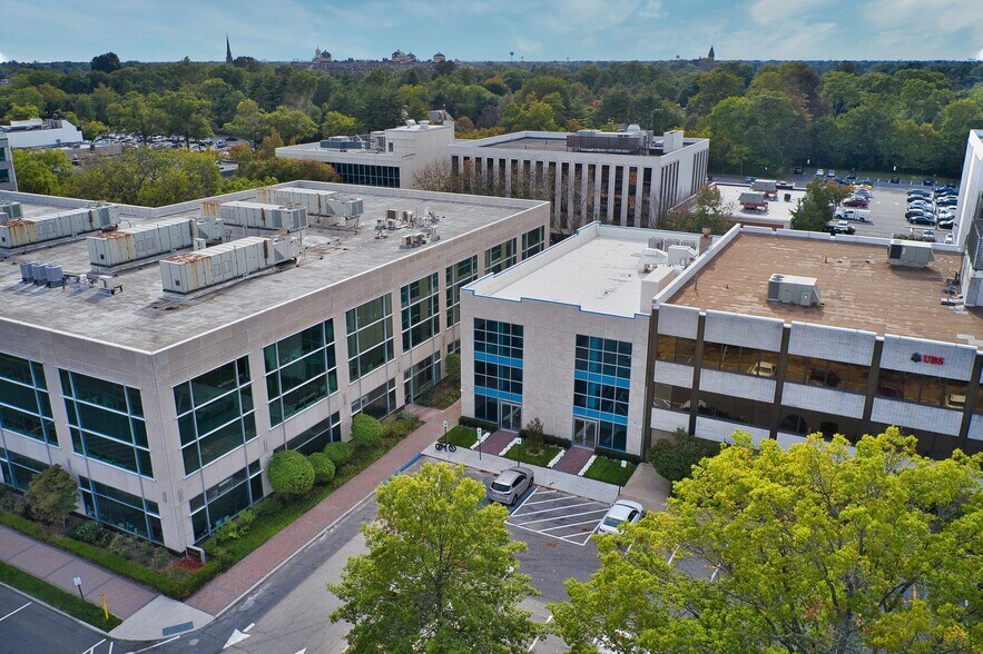 More Photos Of 1051 Franklin Ave, Garden City Office For Sale