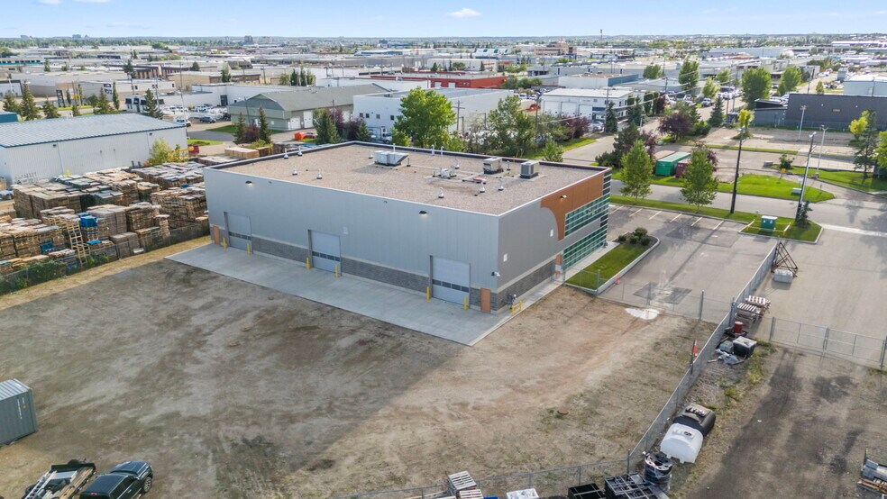 More Photos Of 11921 152 St NW, Edmonton Manufacturing For Lease