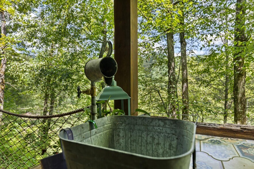 More Photos Of 32 Owl Creek Rd, Murphy Trailer Camper Park For Sale