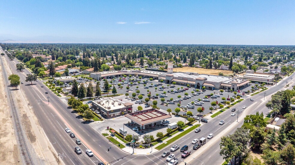 Primary Photo Of 5201-5211 W. Goshen Ave, Visalia Unknown For Lease