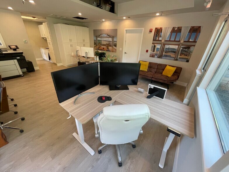 More Photos Of 17530 NE Union Hill Rd, Redmond Medical For Sale