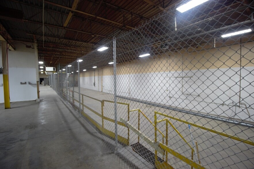 More Photos Of 2025 Brighton Henrietta Town Line Rd, Rochester Manufacturing For Lease