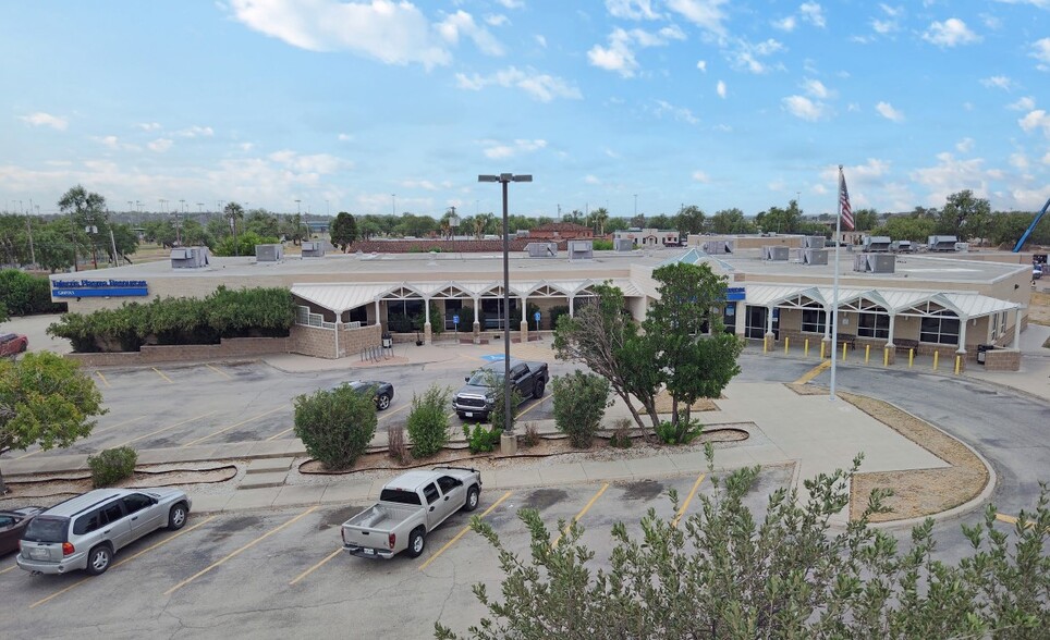 Primary Photo Of 350 S Adams St, Eagle Pass Medical For Sale