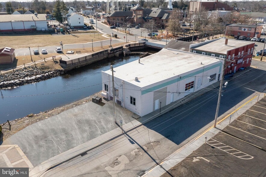 More Photos Of 112 Park Ave, Milford Flex For Sale