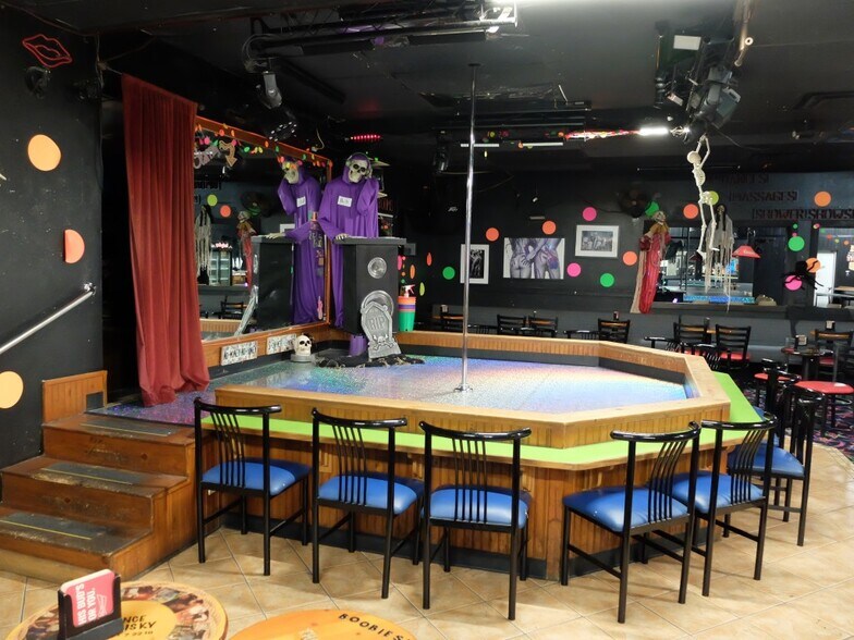 More Photos Of 54230 E 120 Rd, Miami Bar For Sale