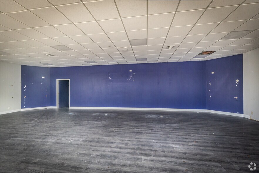 More Photos Of 6811-6969 Sunset Strip, Sunrise Unknown For Lease