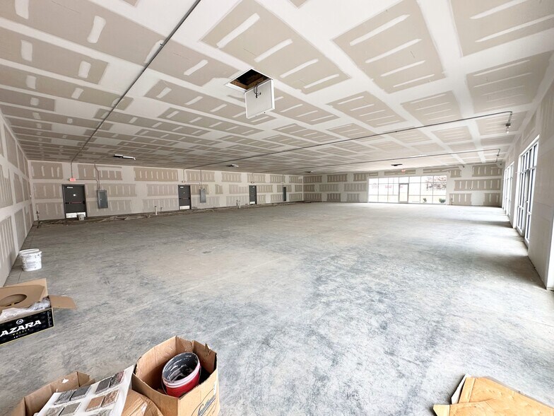 More Photos Of 2101 S 3rd St, Terre Haute Storefront For Lease