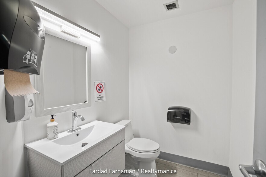 More Photos Of 42 Cardico Dr, Whitchurch-Stouffville Warehouse For Sale