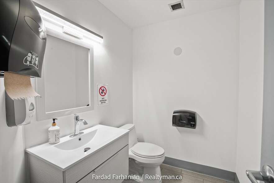 More Photos Of 42 Cardico Dr, Whitchurch-Stouffville Warehouse For Lease