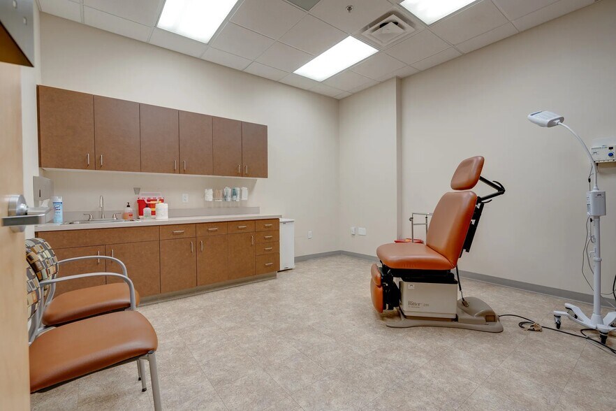 More Photos Of 2430 W Apache Trl, Apache Junction Freestanding For Sale