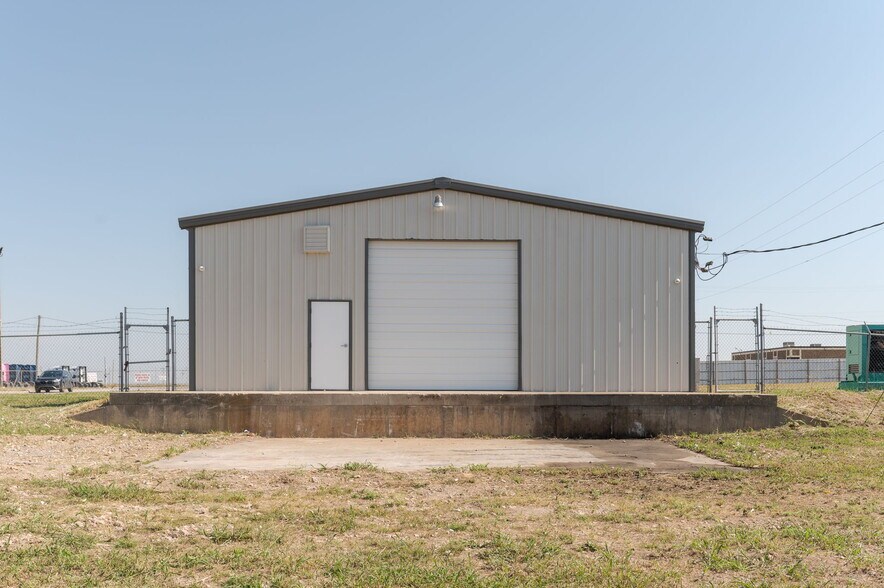 Primary Photo Of 3600 Valley Park Dr, El Reno Light Distribution For Lease