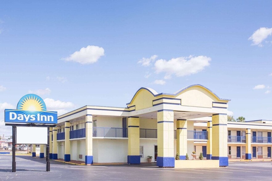 Primary Photo Of 422 W Oglethorpe Blvd, Albany Hotel For Sale