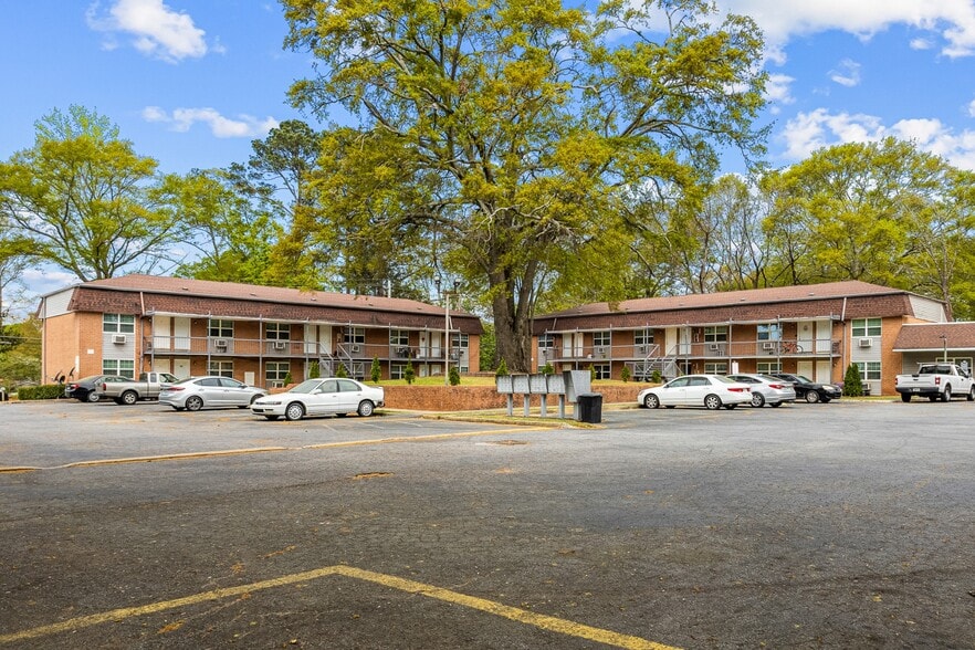 Primary Photo Of 210 Matthews Ave, Carrollton Apartments For Sale