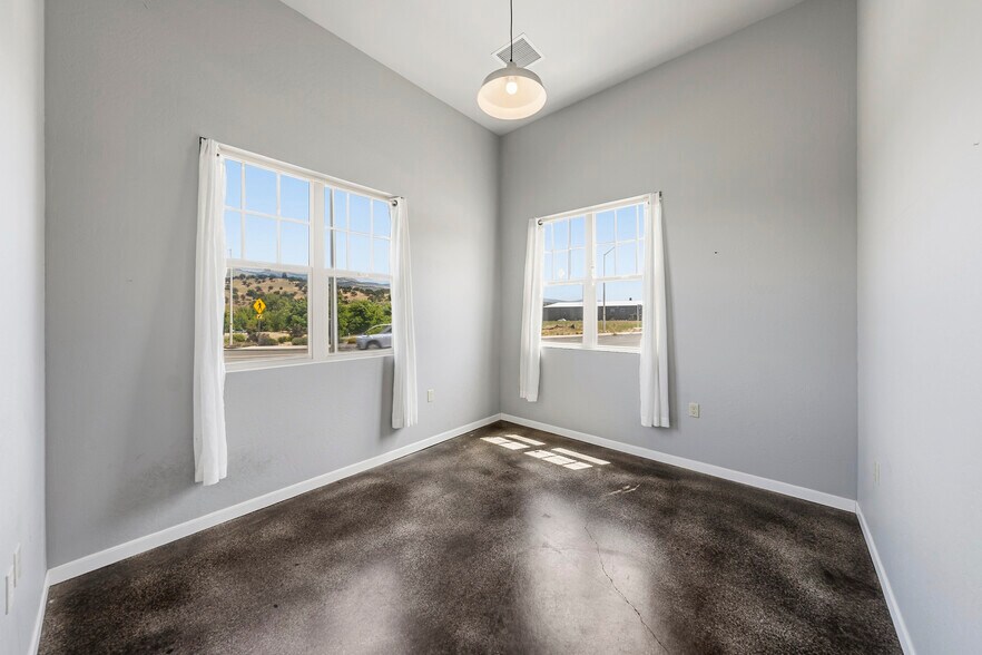 More Photos Of 143 S Main St, Phoenix Office For Sale