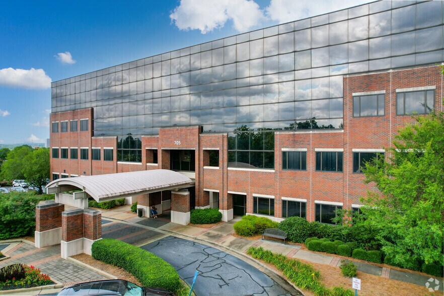More Photos Of 705 17th St, Columbus Medical For Lease