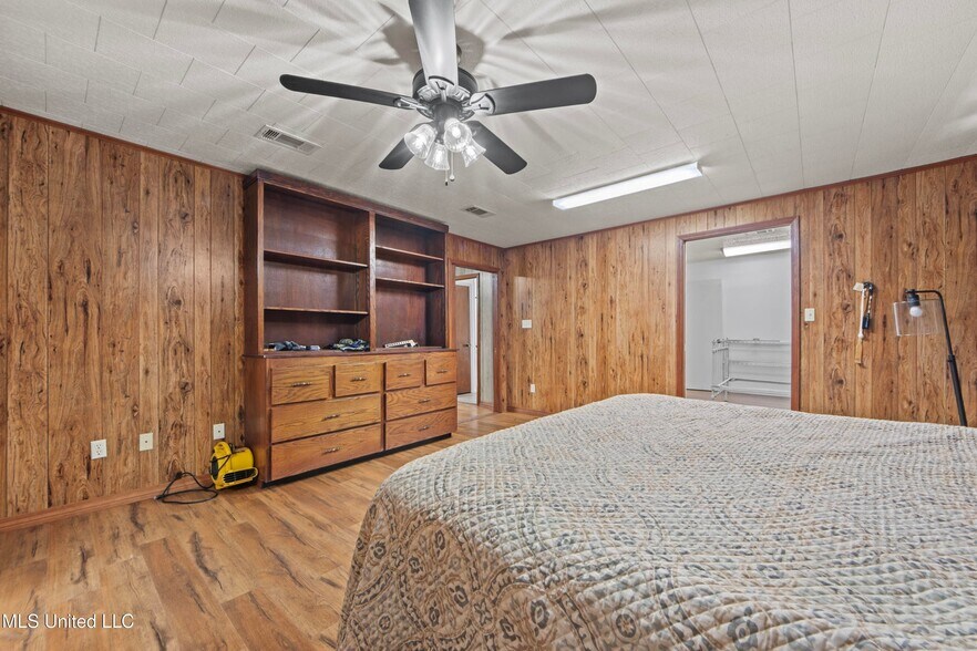 More Photos Of 2713 & 2717 15th Ave, Gulfport Light Distribution For Sale