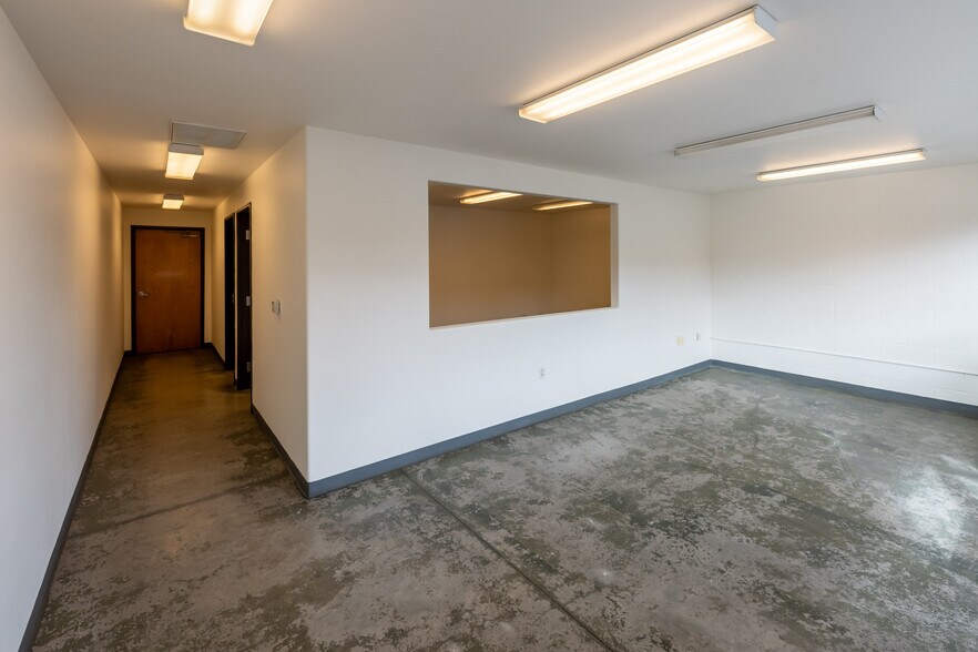 More Photos Of 736 SW Umatilla Ave, Redmond Warehouse For Lease