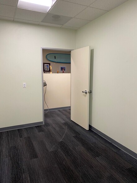 More Photos Of 2800-2820 Roosevelt St, Carlsbad General Retail For Lease