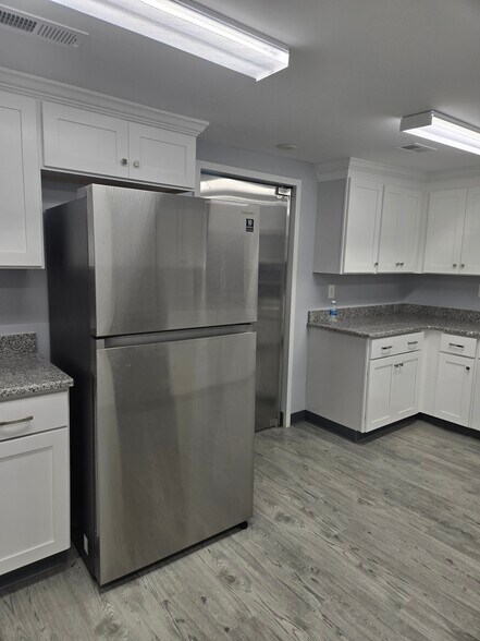 More Photos Of 108 S Pine St, Princeton Storefront Retail Office For Sale