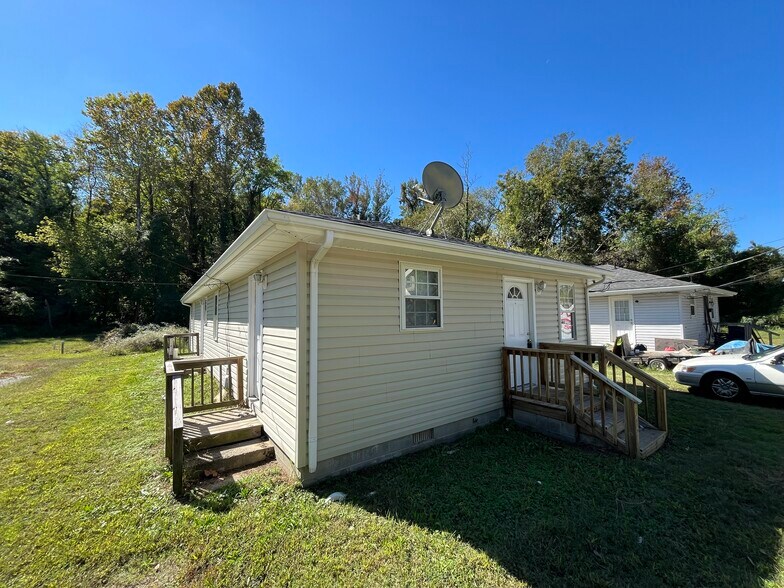 More Photos Of 172 McKeever St, Petersburg Multifamily For Sale