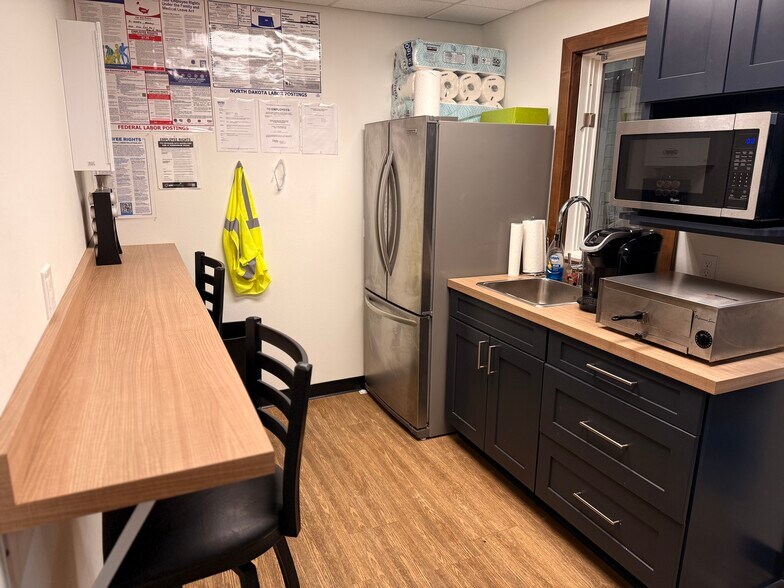 More Photos Of 5936 53rd Ave, Fargo Warehouse For Sale