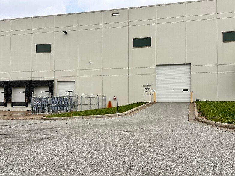 More Photos Of 5325 Seerley Rd, Indianapolis Distribution For Lease