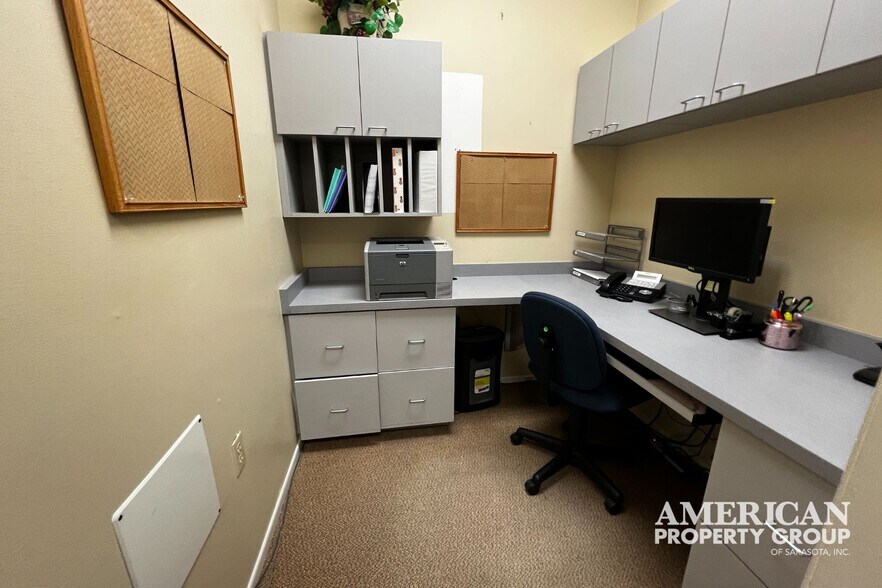 More Photos Of 3920 Bee Ridge Rd, Sarasota Medical For Sale