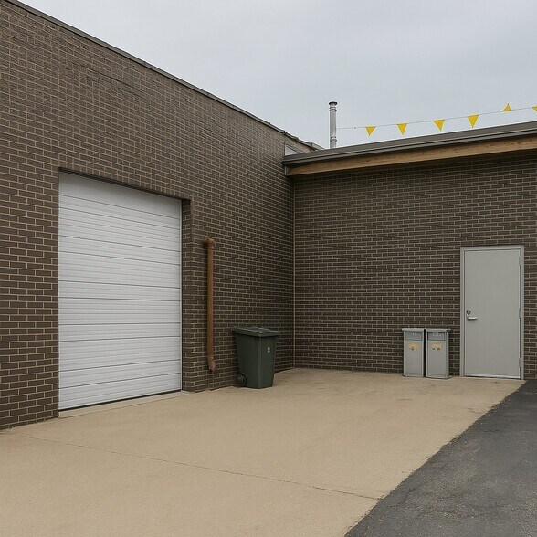 More Photos Of 6704 Pingree Rd, Crystal Lake Manufacturing For Lease