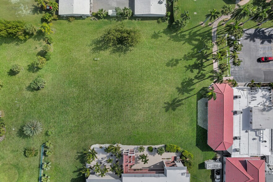 More Photos Of 700 Ocean Dr, Key Colony Beach Restaurant For Sale