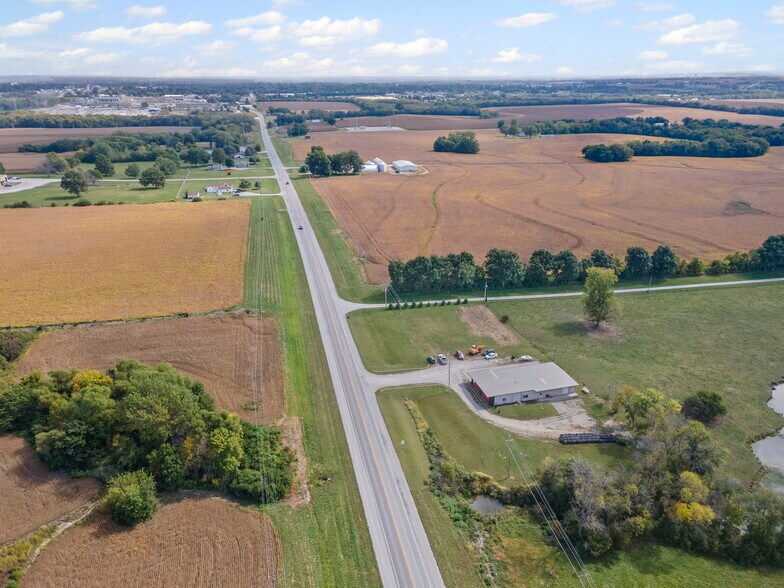 More Photos Of 3160 W Arrow St, Marshall Flex For Sale