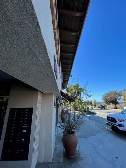More Photos Of 716 Yarmouth Rd, Palos Verdes Estates Office For Sale