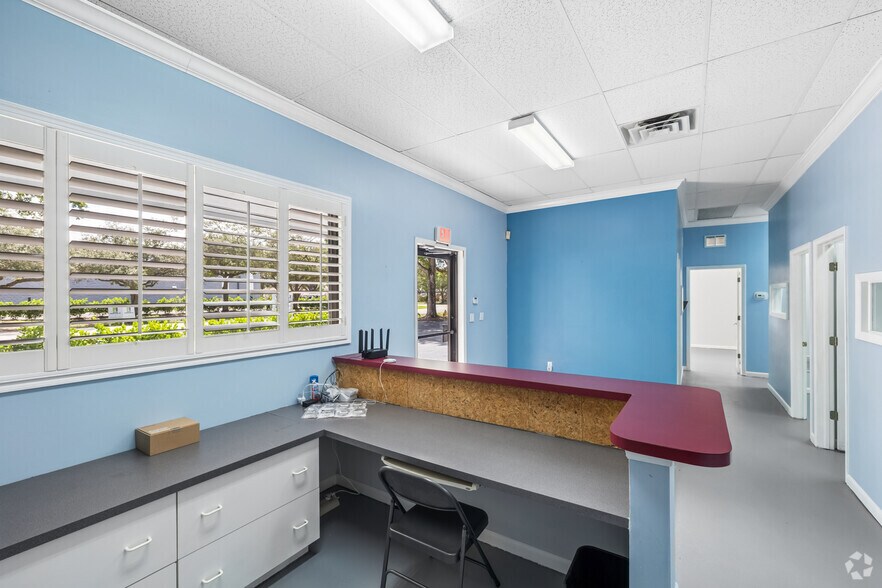 More Photos Of 4408 Corporate Sq, Naples Manufacturing For Sale