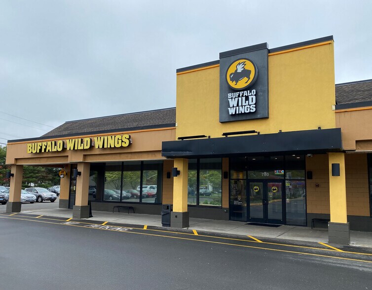 More Photos Of 700-800 Queen St, Southington Unknown For Lease