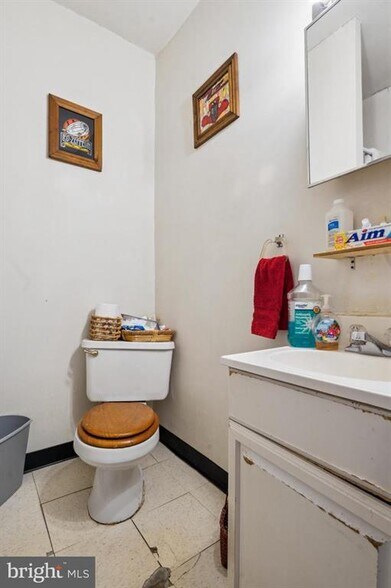 More Photos Of 934 Market St, Marcus Hook Storefront Retail Residential For Sale