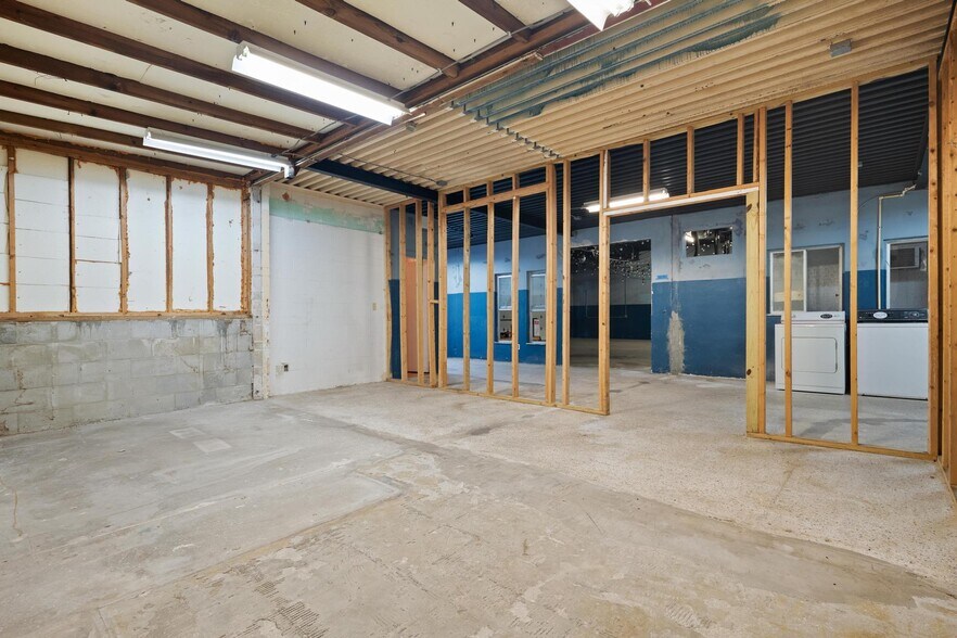 More Photos Of 325 E Lemon St, Tarpon Springs Warehouse For Sale