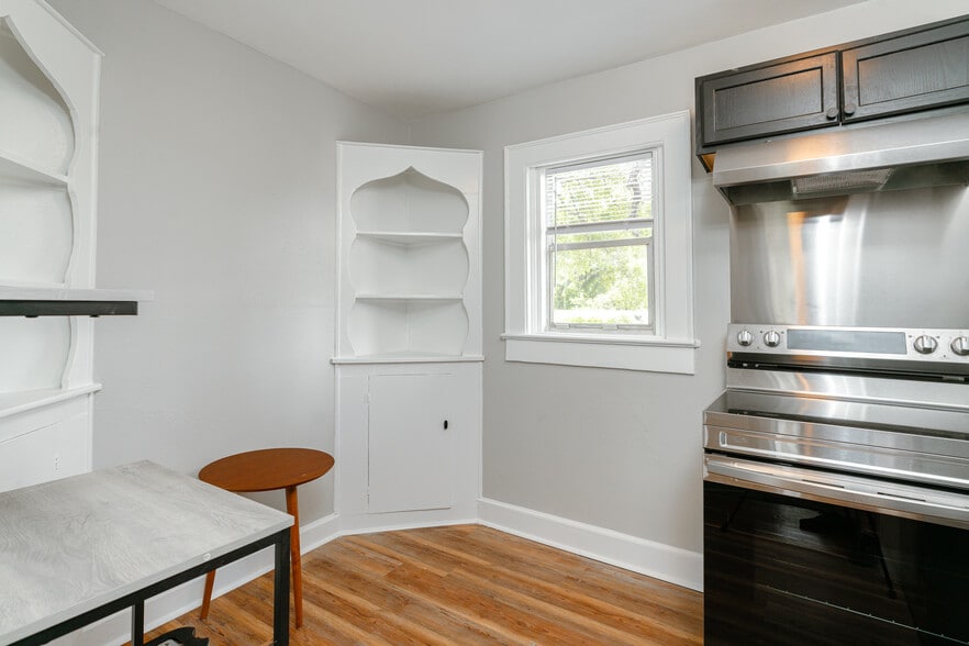 More Photos Of 1300 Illinois St, Mobile Multifamily For Sale