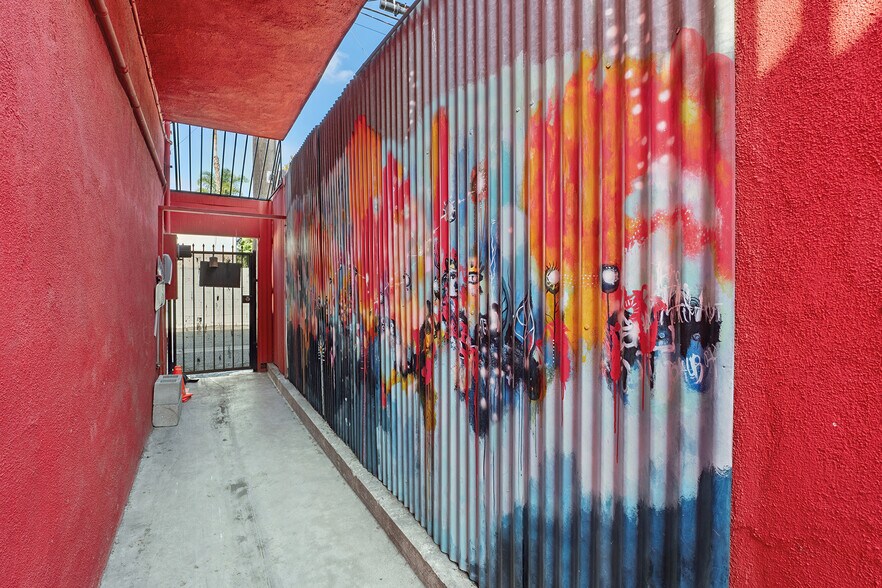 More Photos Of 2847 S Robertson Blvd, Los Angeles General Retail For Sale