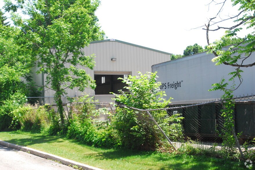 More Photos Of 1402 Route 300, Newburgh Showroom For Sale