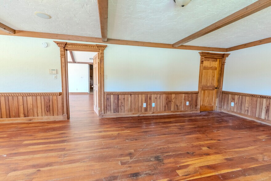 More Photos Of 8356 Sylva Rd, Franklin Office For Sale