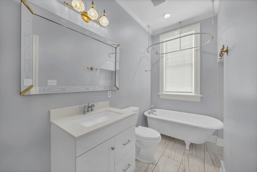 More Photos Of 8 S 7th St, Wilmington Office For Sale