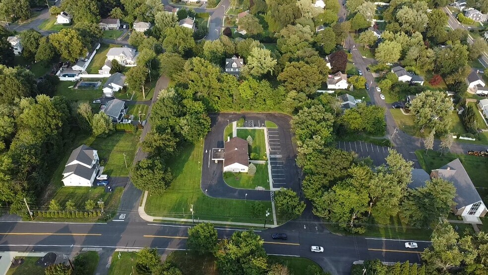 More Photos Of 230 N Middletown Rd, Pearl River Bank For Lease