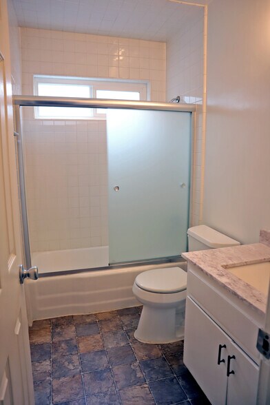 More Photos Of 11100 Camarillo St, North Hollywood Apartments For Sale