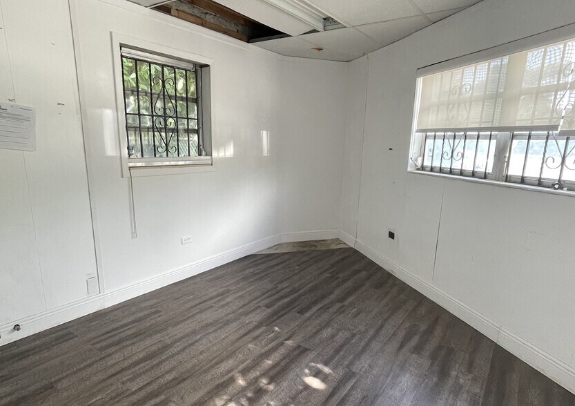 More Photos Of 595 NW 91st St, Miami Office Residential For Sale