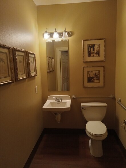 More Photos Of 2702 Calloway Rd, Tyler Office For Lease