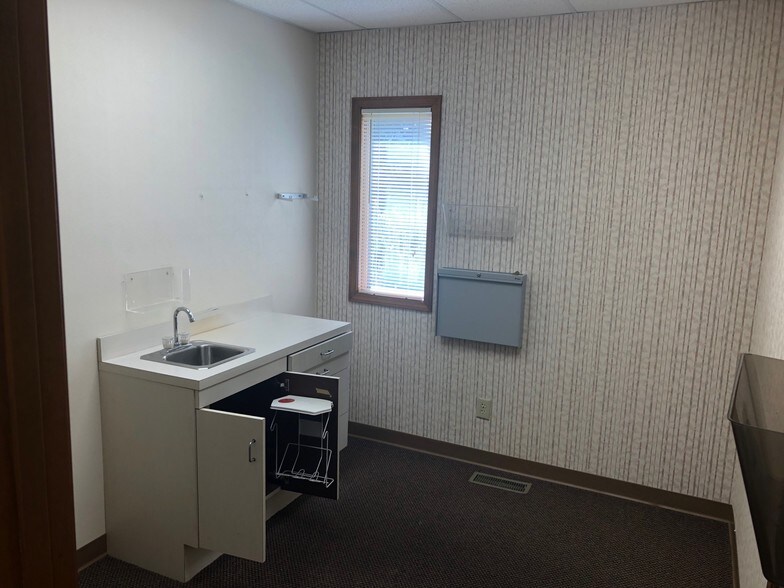 More Photos Of 3725 Kentucky Ave, Indianapolis Medical For Lease